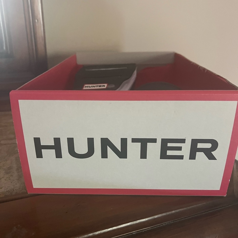 Hunter Black Rain & Snow Slip-On Sandals with White Accents. New in Box - Picture 7 of 7